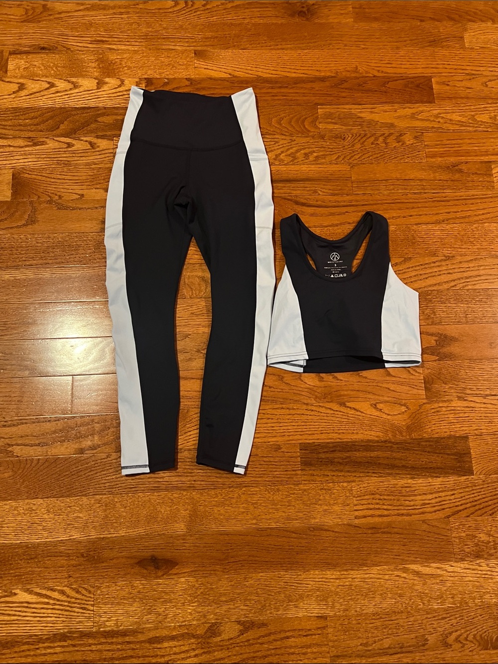 Theory Navy and White Colorblock High-Waist Legging (XS) and Bra (S) Set
